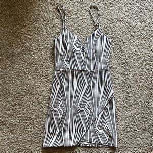FOREIGN EXCHANGE BLACK AND WHITE DRESS WOMAN SIZE SMALL